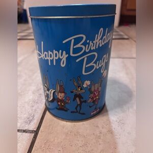 Vintage 1989 Warner Bros. 'Happy Birthday Bugs' Party Tin